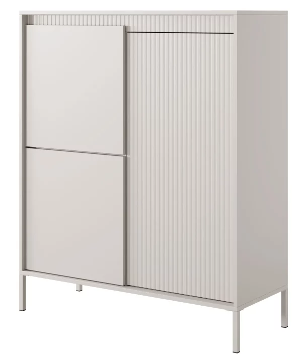 Komoda Senso 3D - wysoka komoda z ryflowanymi frontami na wysokich nóżkach. Modna komoda w kolorze cashmere odmieni każde wnętrze.