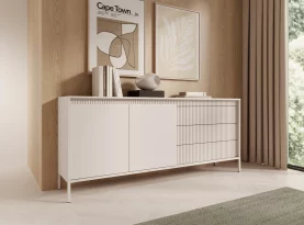 Komoda Senso C - wysoka komoda z ryflowanymi frontami na wysokich nóżkach. Modna komoda w kolorze cashmere lub czarny odmieni każde wnętrze.