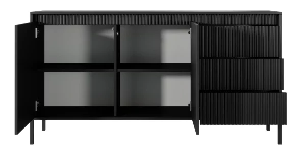 Komoda Senso B - wysoka komoda z ryflowanymi frontami na wysokich nóżkach. Modna komoda w kolorze cashmere odmieni każde wnętrze.