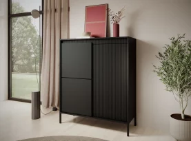 Komoda Senso 3D - wysoka komoda z ryflowanymi frontami na wysokich nóżkach. Modna komoda w kolorze cashmere odmieni każde wnętrze.