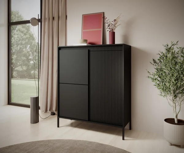 Komoda Senso 3D - wysoka komoda z ryflowanymi frontami na wysokich nóżkach. Modna komoda w kolorze cashmere odmieni każde wnętrze.